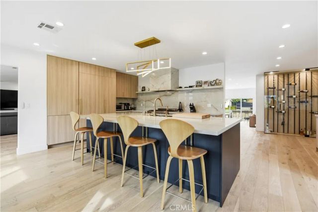 22637 Erwin Street, Woodland Hills, CA 91367