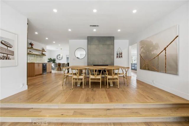 22637 Erwin Street, Woodland Hills, CA 91367