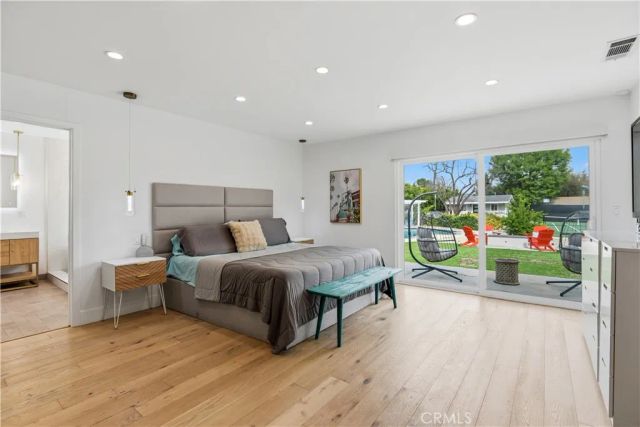 22637 Erwin Street, Woodland Hills, CA 91367