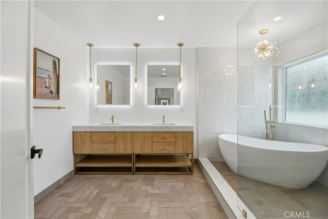 22637 Erwin Street, Woodland Hills, CA 91367