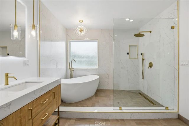 22637 Erwin Street, Woodland Hills, CA 91367