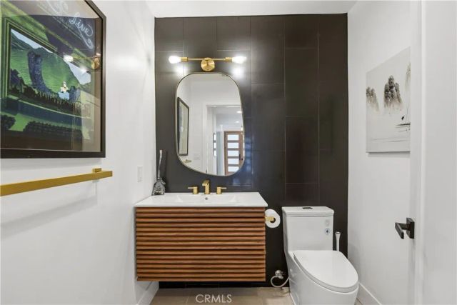 22637 Erwin Street, Woodland Hills, CA 91367