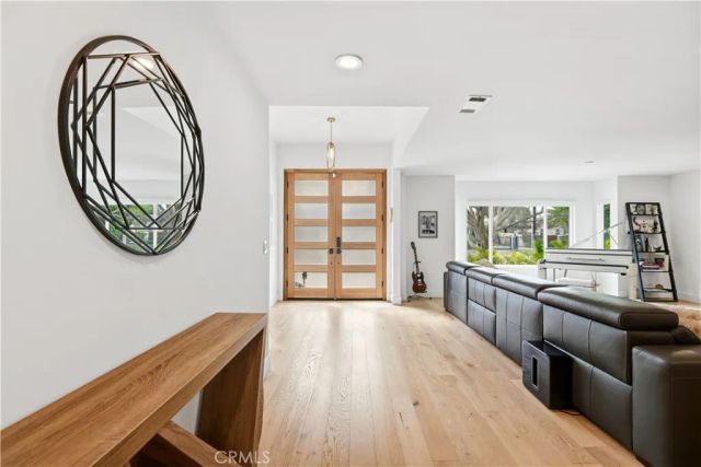 22637 Erwin Street, Woodland Hills, CA 91367