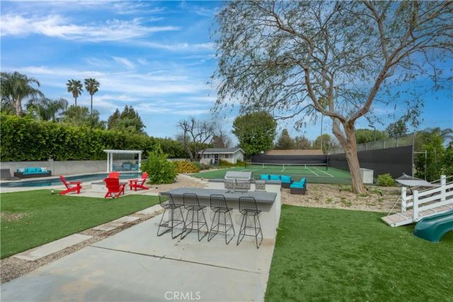 22637 Erwin Street, Woodland Hills, CA 91367