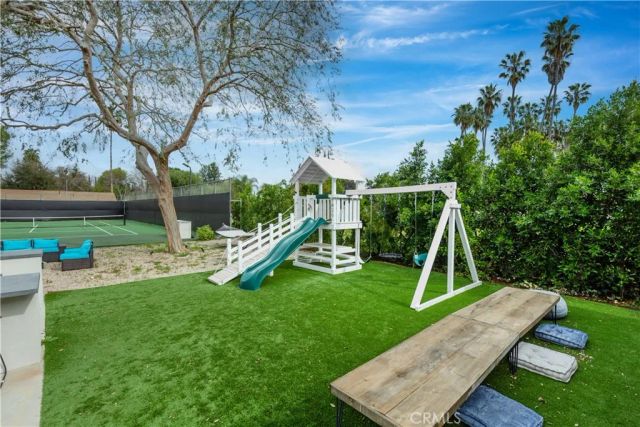 22637 Erwin Street, Woodland Hills, CA 91367