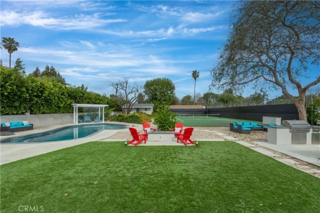 22637 Erwin Street, Woodland Hills, CA 91367