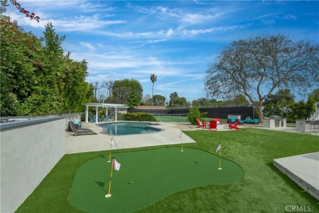 22637 Erwin Street, Woodland Hills, CA 91367