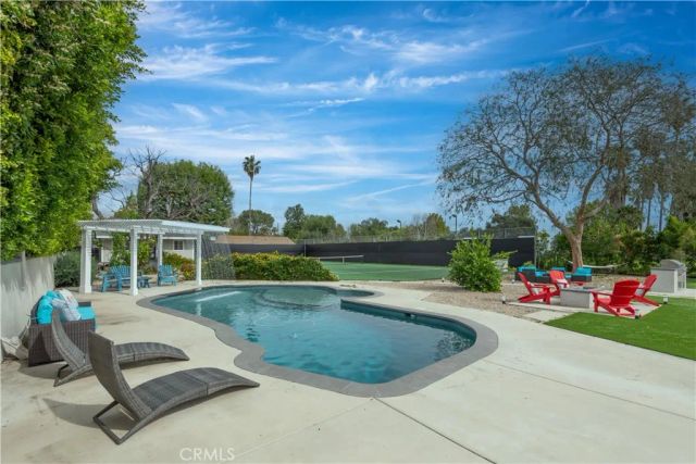 22637 Erwin Street, Woodland Hills, CA 91367