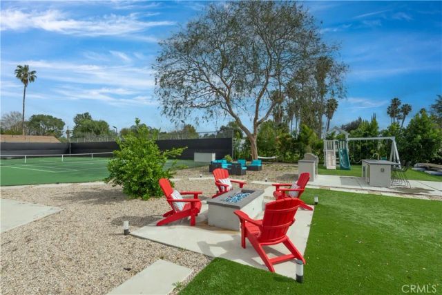 22637 Erwin Street, Woodland Hills, CA 91367