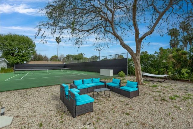 22637 Erwin Street, Woodland Hills, CA 91367