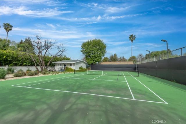 22637 Erwin Street, Woodland Hills, CA 91367