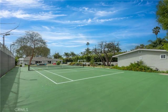 22637 Erwin Street, Woodland Hills, CA 91367