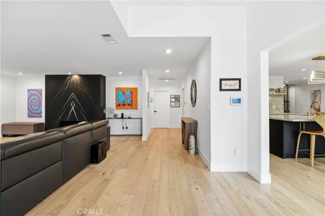 22637 Erwin Street, Woodland Hills, CA 91367