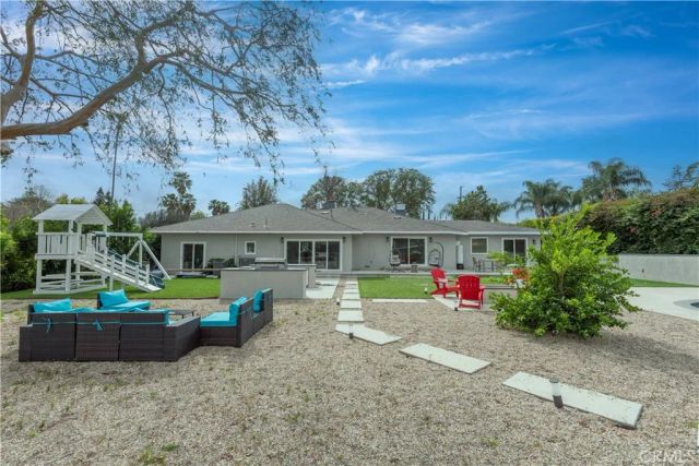 22637 Erwin Street, Woodland Hills, CA 91367