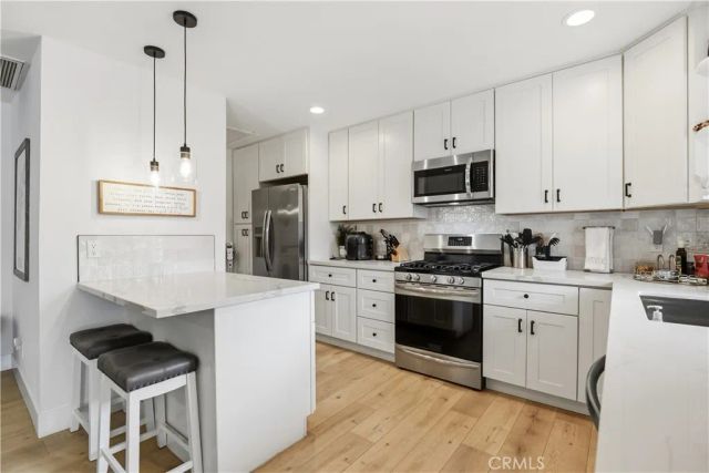 22637 Erwin Street, Woodland Hills, CA 91367