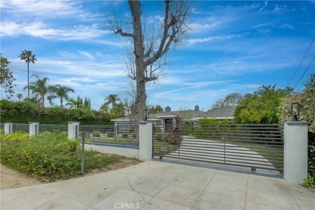 22637 Erwin Street, Woodland Hills, CA 91367