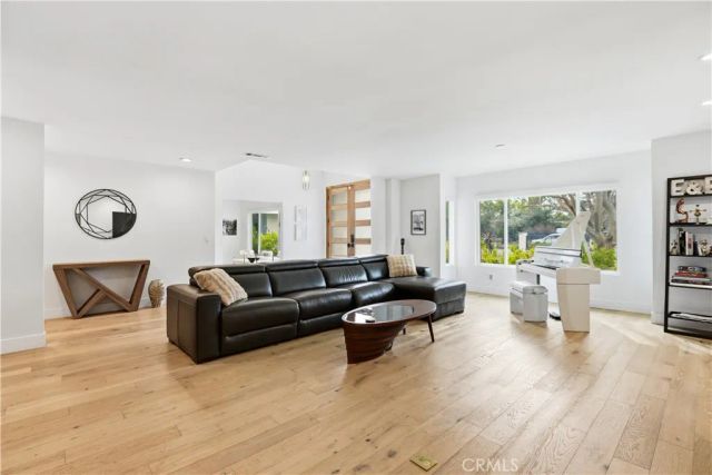 22637 Erwin Street, Woodland Hills, CA 91367