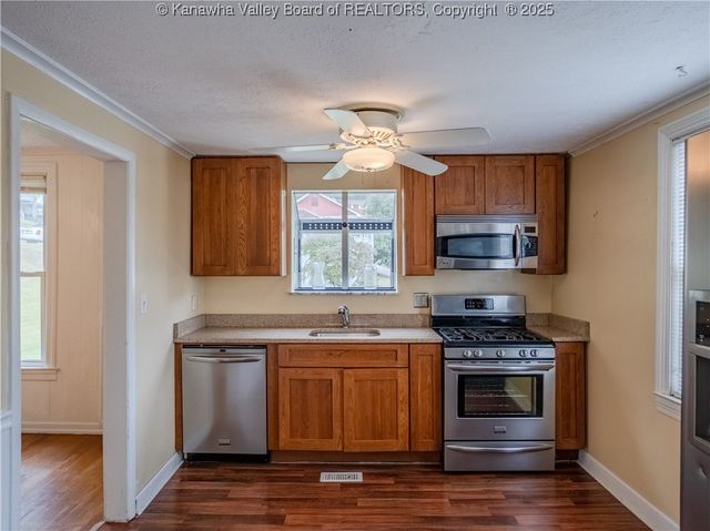 544 Burlew Drive, Charleston, WV 25302