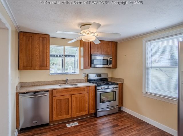 544 Burlew Drive, Charleston, WV 25302