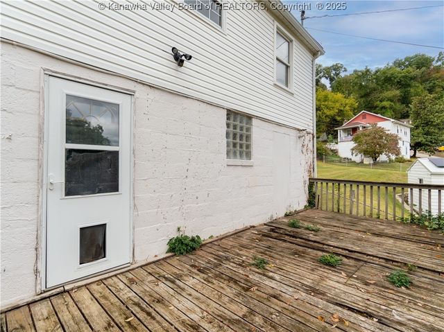 544 Burlew Drive, Charleston, WV 25302