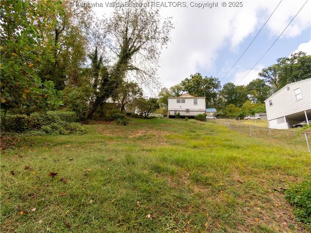 544 Burlew Drive, Charleston, WV 25302