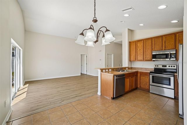 7613 WOOD VIOLET DRIVE, Gibsonton, FL 33534