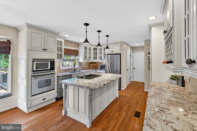 15490 WATERS CREEK DR, Centreville, VA 20120