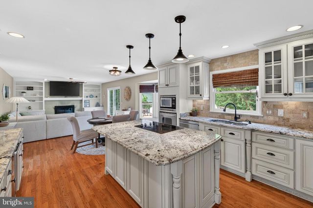 15490 WATERS CREEK DR, Centreville, VA 20120