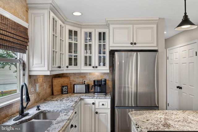 15490 WATERS CREEK DR, Centreville, VA 20120