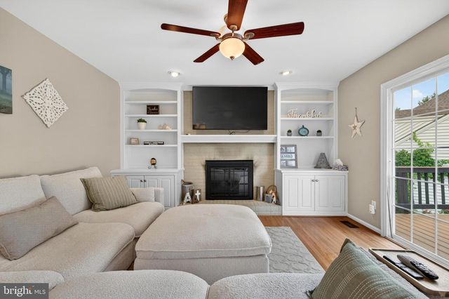 15490 WATERS CREEK DR, Centreville, VA 20120