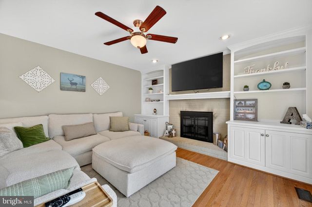 15490 WATERS CREEK DR, Centreville, VA 20120