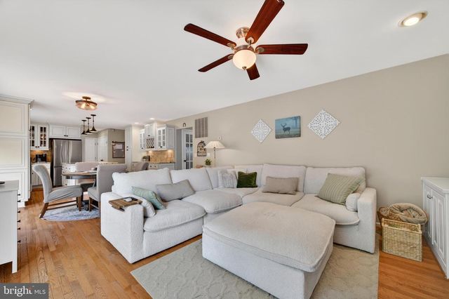 15490 WATERS CREEK DR, Centreville, VA 20120