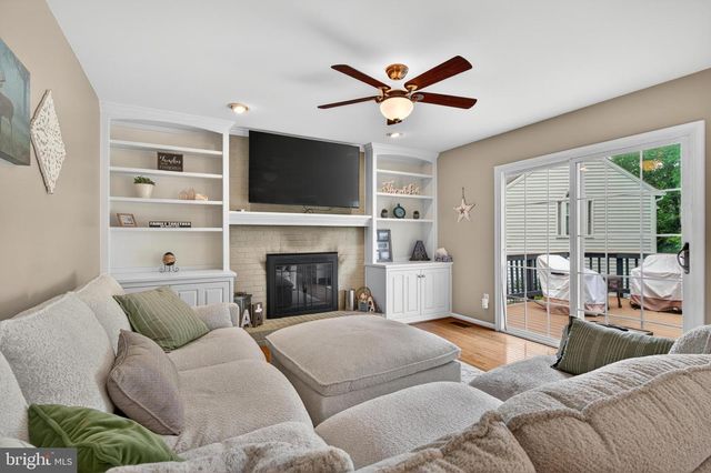 15490 WATERS CREEK DR, Centreville, VA 20120