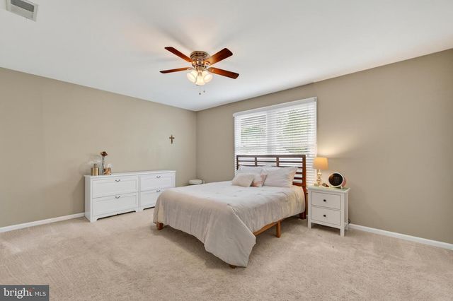 15490 WATERS CREEK DR, Centreville, VA 20120
