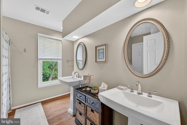 15490 WATERS CREEK DR, Centreville, VA 20120