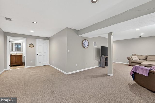 15490 WATERS CREEK DR, Centreville, VA 20120