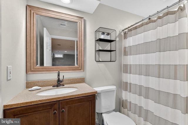 15490 WATERS CREEK DR, Centreville, VA 20120