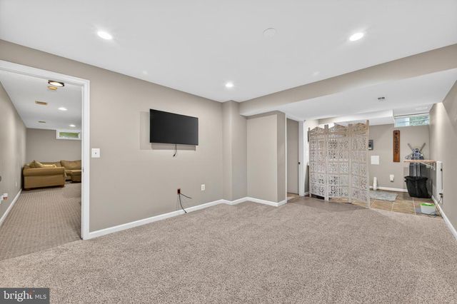 15490 WATERS CREEK DR, Centreville, VA 20120