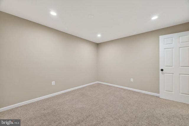 15490 WATERS CREEK DR, Centreville, VA 20120
