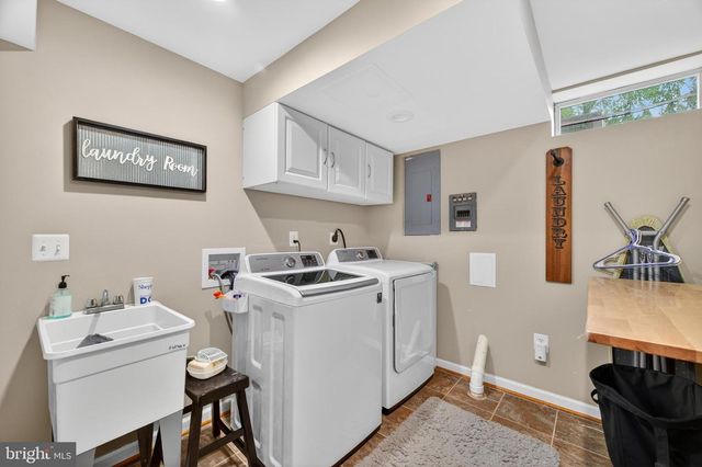 15490 WATERS CREEK DR, Centreville, VA 20120