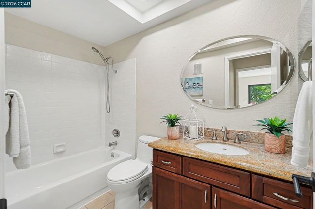 2042 Lost Lake Pl, Martinez, CA 94553