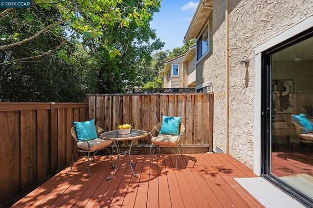 2042 Lost Lake Pl, Martinez, CA 94553