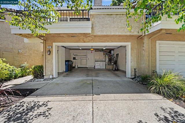 2042 Lost Lake Pl, Martinez, CA 94553
