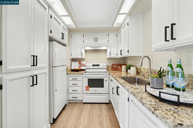 2042 Lost Lake Pl, Martinez, CA 94553
