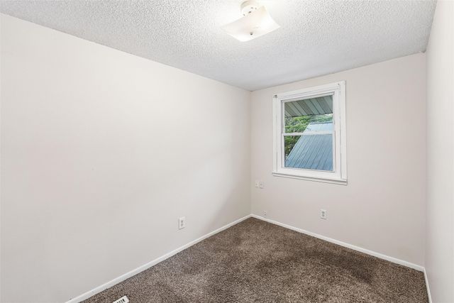 1304 Hull Avenue, Des Moines, IA 50316