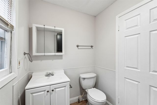 1304 Hull Avenue, Des Moines, IA 50316