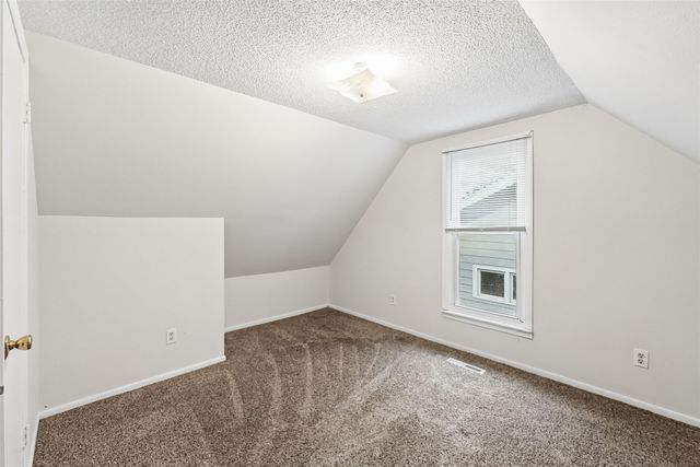 1304 Hull Avenue, Des Moines, IA 50316