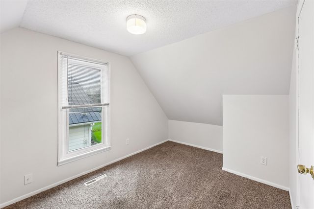 1304 Hull Avenue, Des Moines, IA 50316