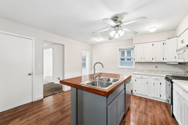 1304 Hull Avenue, Des Moines, IA 50316