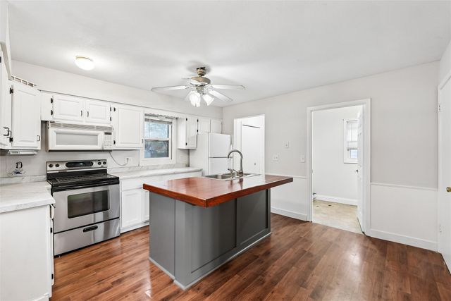 1304 Hull Avenue, Des Moines, IA 50316